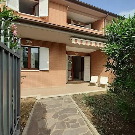 Villetta Gelsomino: Seaside Retreat with Garden and Parking Marina di Grosseto Exterior photo